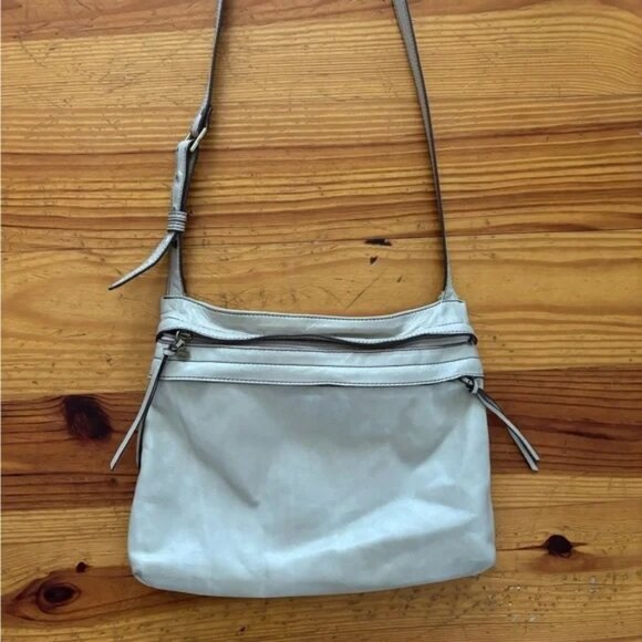 HOBO International LARKIN Crossbody Purse - Picture 3 of 9